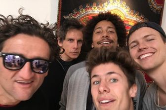 &nbsp;Il gruppo di ragazzi che ha realizzato la campagna di crowdfunding. Sullo sfondo si vede Ben Stiller