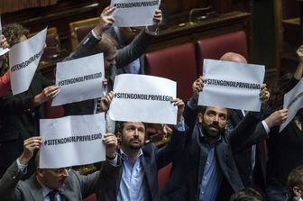 &nbsp;Protesta Camera M5s contro vitalizi (imago)