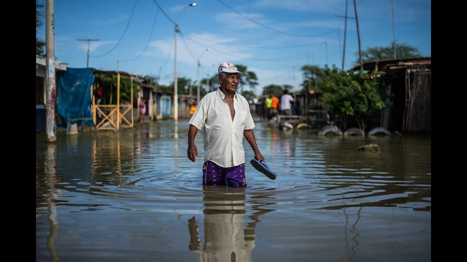 Le piogge torrenziali e la successiva alluvione hanno messo in ginocchio Lima e diverse localit&agrave; costiere del Per&ugrave;. Decine di morti, interi villaggi sommersi (Afp)