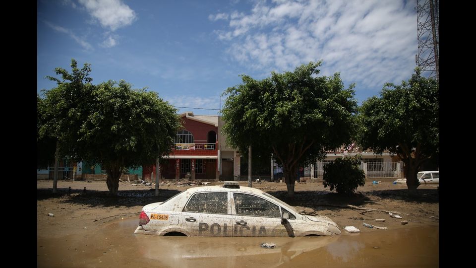 &nbsp;Le piogge torrenziali e la successiva alluvione hanno messo in ginocchio Lima e diverse localit&agrave; costiere del Per&ugrave;. Decine di morti, interi villaggi sommersi (Afp)