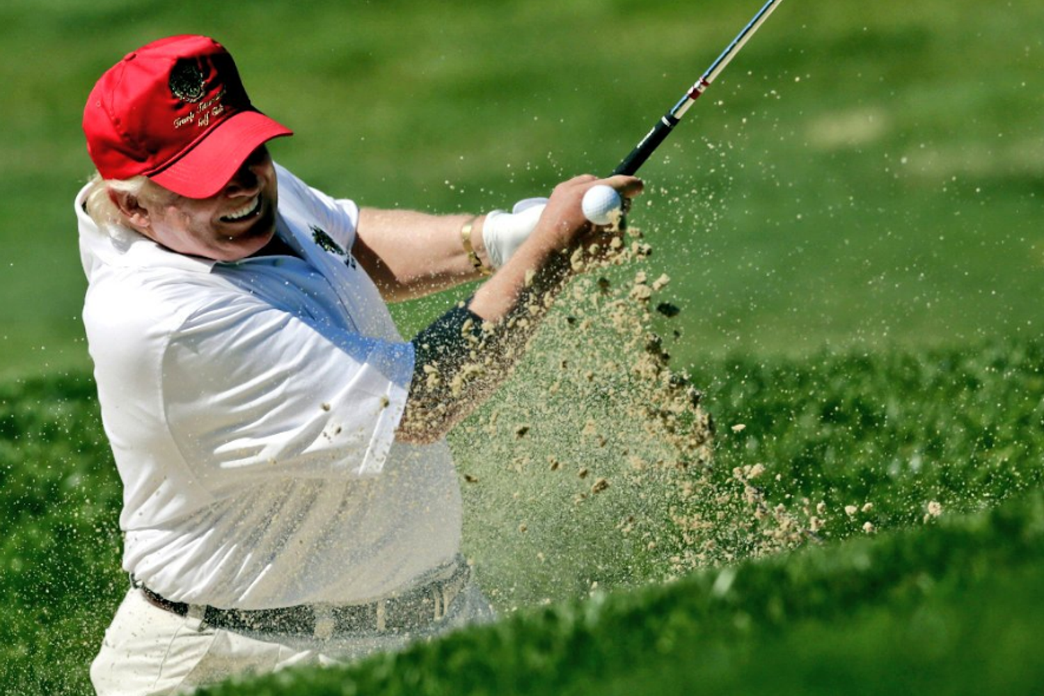 &nbsp;Donald Trump gioca a golf