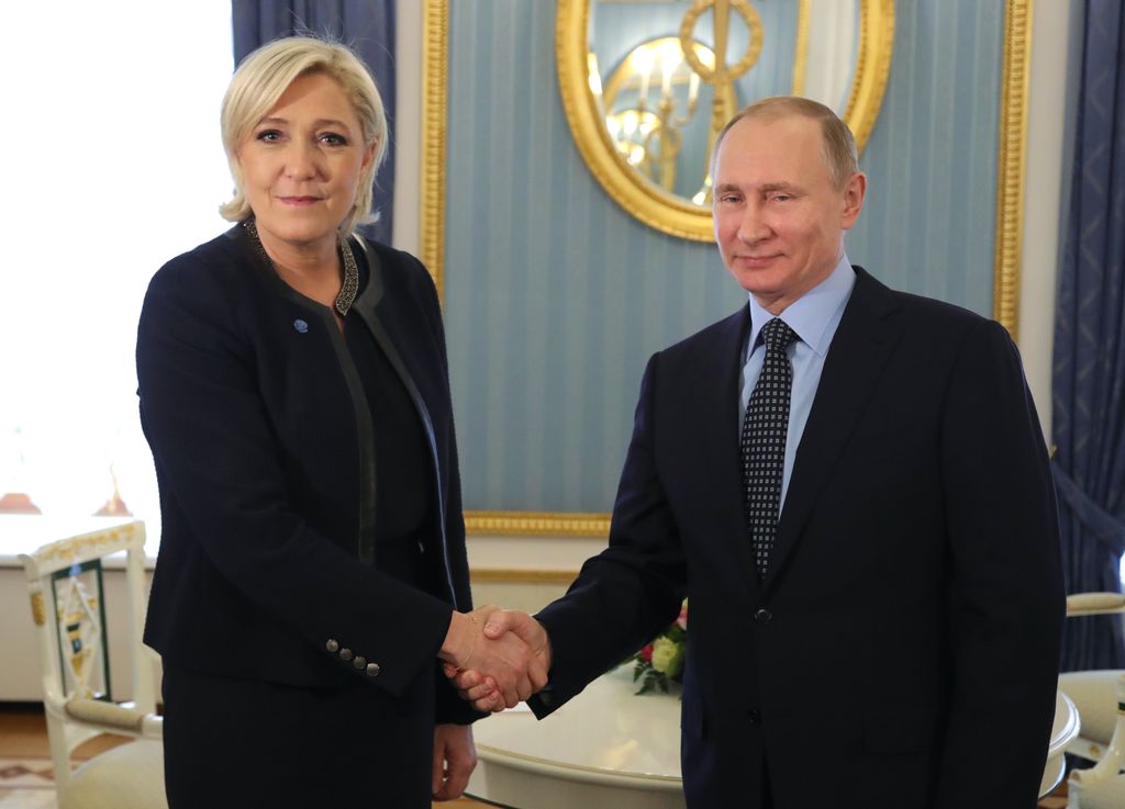 Marine Le Pen e Vladimir Putin