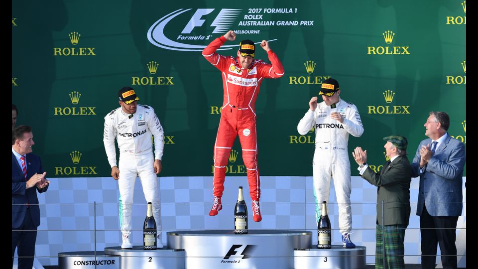 &quot;Quella della lotta per il titolo &egrave; una strada lunga. Per ora ci sentiamo davvero sulla luna per l'inizio di stagione che abbiamo segnato qui oggi&quot;, ha dichiarato Vettel, &quot;non sono stato del tutto contento della partenza, c'&egrave; stato qualche problema con le ruote ma stavo cercando di mantenere la pressione alta per lanciare il messaggio che eravamo qui per combattere&quot;.