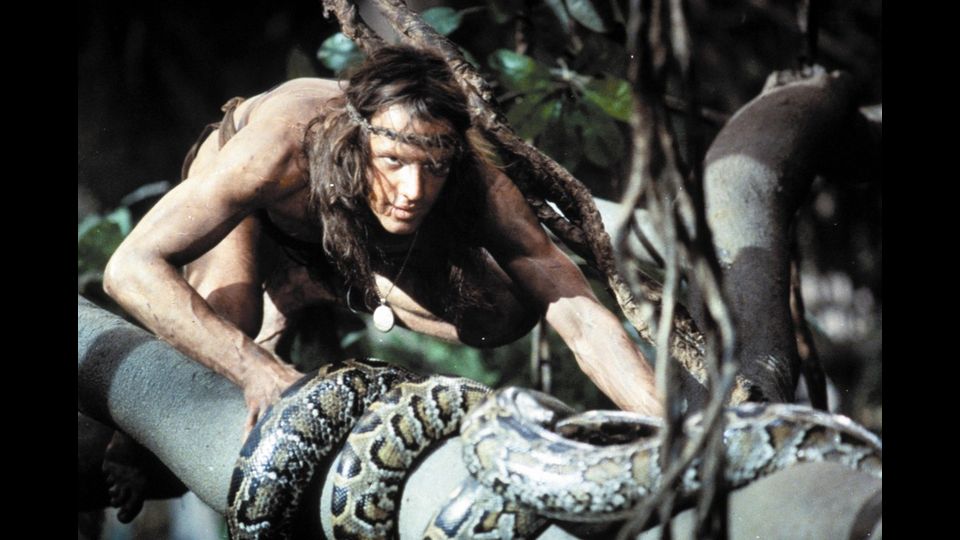 Christopher Lambert compie 60 anni, l'attore, nato negli Stati Uniti il 29 marzo 1957,ha raggiunto il successo cinematografico nel 1984 con il film 'Greystoke - La leggenda di Tarzan, il signore delle scimmie', diretto da Hugh Hudson. Nell'immagine (Afp) il giovane Christopher nei panni di Tarzan.&nbsp;&nbsp;