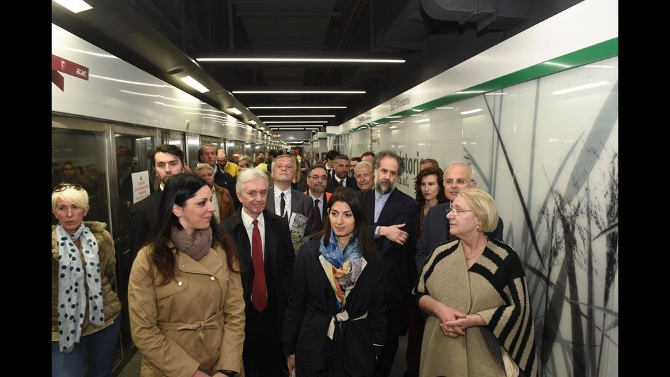 La visita della sindaca di Roma Virginia Raggi alla Stazione della metro C San Giovanni di Roma (fonte ufficio stampa)