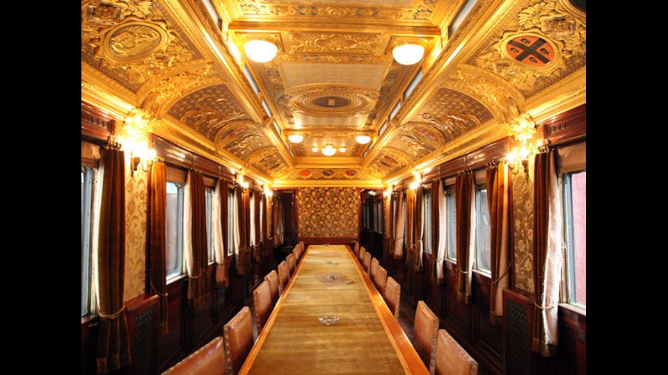 Il presidente della Repubblica, Sergio Mattarella ha partecipato a Pietrarsa alla cerimonia di inaugurazione del museo ferroviario dopo il completamento del restauro&nbsp; (foto dal sito)