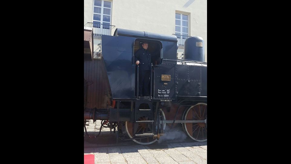 Tra i treni e il materiale rotabile ospitato nei padiglioni, spiccano la Bayard, la locomotiva gemella della prima nella storia italiana, la Vesuvio che nel 1839 comp&igrave; il tragitto Napoli-Portici in dieci minuti, &nbsp;(foto dal sito Fb Fondazione Fs)