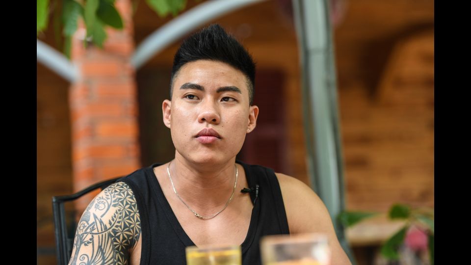 &nbsp;Sta contestando le leggi che gli impongono di competere con le donne. Lui &egrave; il primo bodybuilder transgender del Vietnam. &quot;E' strano indossare quel completo durante le competizioni, non mi piace ma devo farlo&quot; ha detto in un'intervista il 28enne indossando una canotta nera, quella che usa per i suoi allenamenti.&nbsp;(afp)&nbsp;