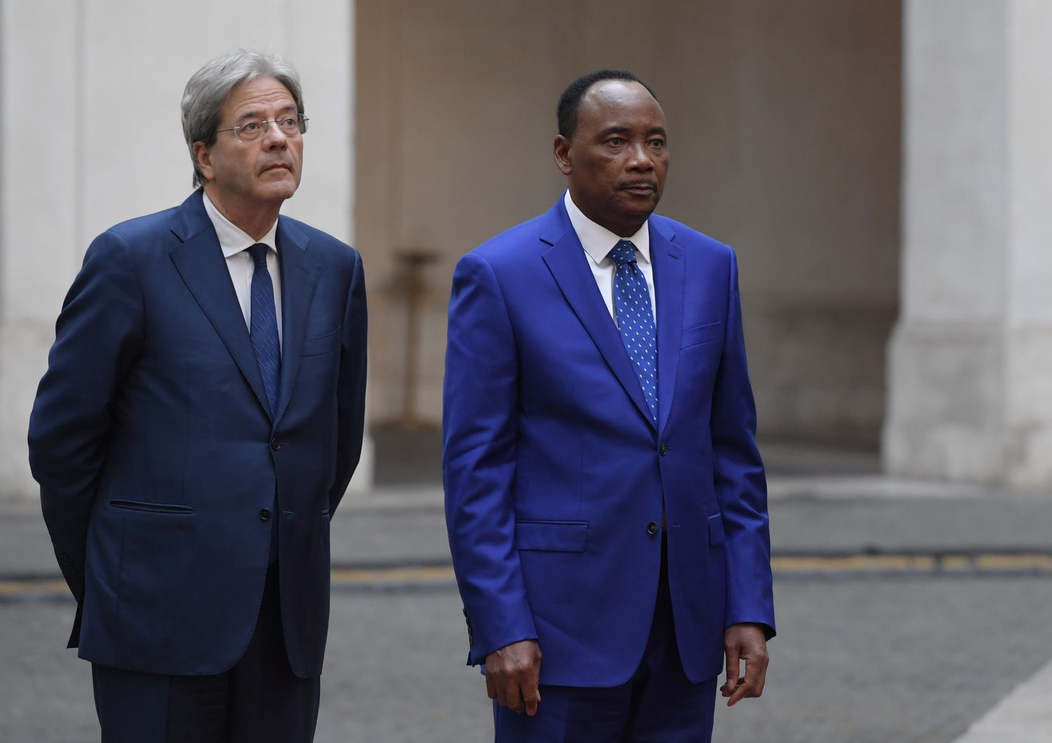 Paolo Gentiloni e Mahamadou Issoufou, presidente del Niger (afp)&nbsp;