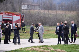 &nbsp;Il principe Carlo, in visita ad Amatrice, ha percorso a piedi Corso Umberto I, il cuore del centro storico della cittadina laziale devastata dal terremoto.