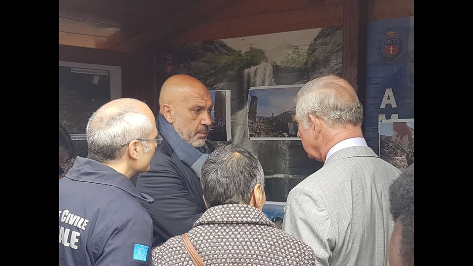 Ad Amatrice ci sono anche il Commissario Straordinario alla ricostruzione, Vasco Errani, e il presidente della Regione Lazio Nicola Zingaretti.