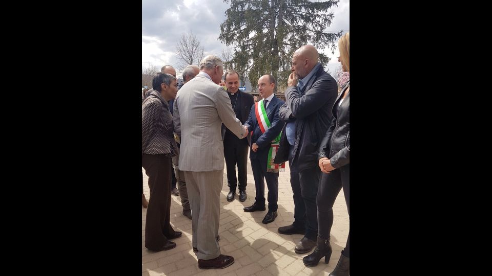 &nbsp;Carlo d'Inghilterra ad Amatrice &nbsp;(foto Paolo Giomi, Agi)