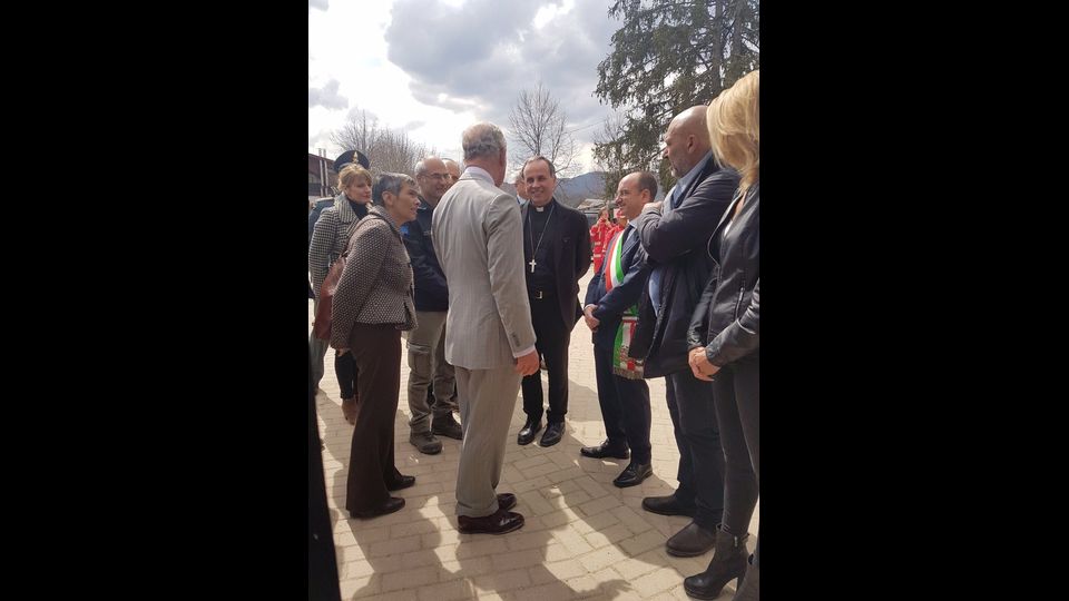 &nbsp;Carlo d'Inghilterra ad Amatrice &nbsp;(foto Paolo Giomi, Agi)