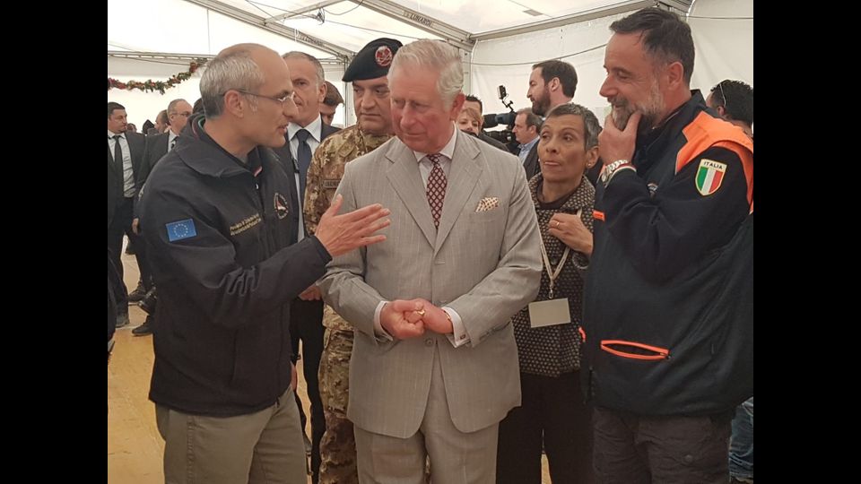 &nbsp;Carlo d'Inghilterra ad Amatrice &nbsp;(foto Paolo Giomi, Agi)