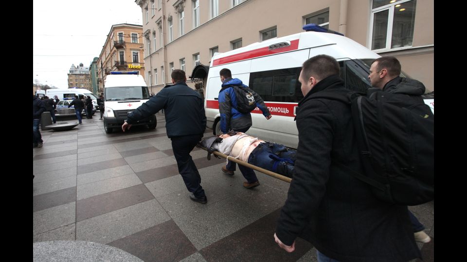 &nbsp;Il servizio metropolitano ha informato che sono sette le stazioni chiuse finora: Park Pobedy, Elektrosila, Moskovskiye Vorota, Frunzenskaya, Tekhnologichesky Institut, Sennaya Ploshchad e Gostiny Dvor. &nbsp;(foto Afp)
