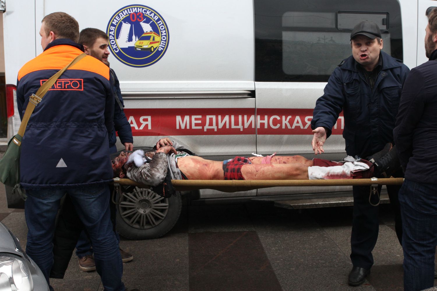 &nbsp;&nbsp;Il servizio metropolitano ha informato che sono sette le stazioni chiuse finora: Park Pobedy, Elektrosila, Moskovskiye Vorota, Frunzenskaya, Tekhnologichesky Institut, Sennaya Ploshchad e Gostiny Dvor. (foto Afp)