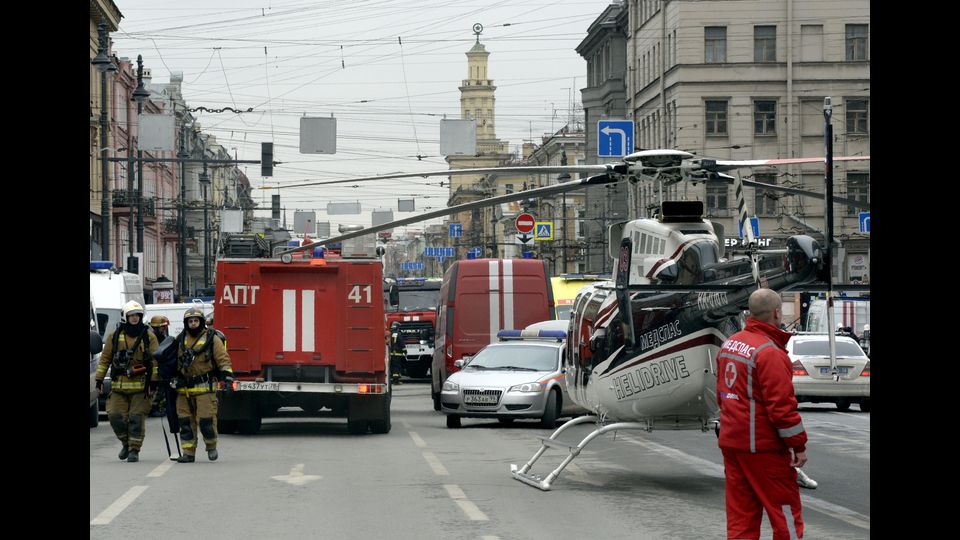 Esplosione nella metro di San Pietroburgo (foto Afp)