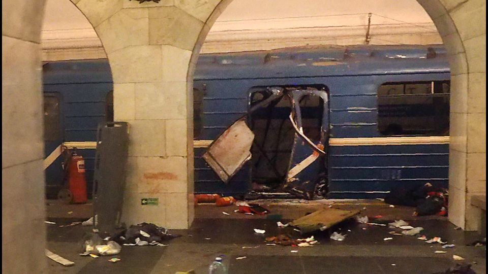 &nbsp;Esplosione nella metro di San Pietroburgo (foto Afp)