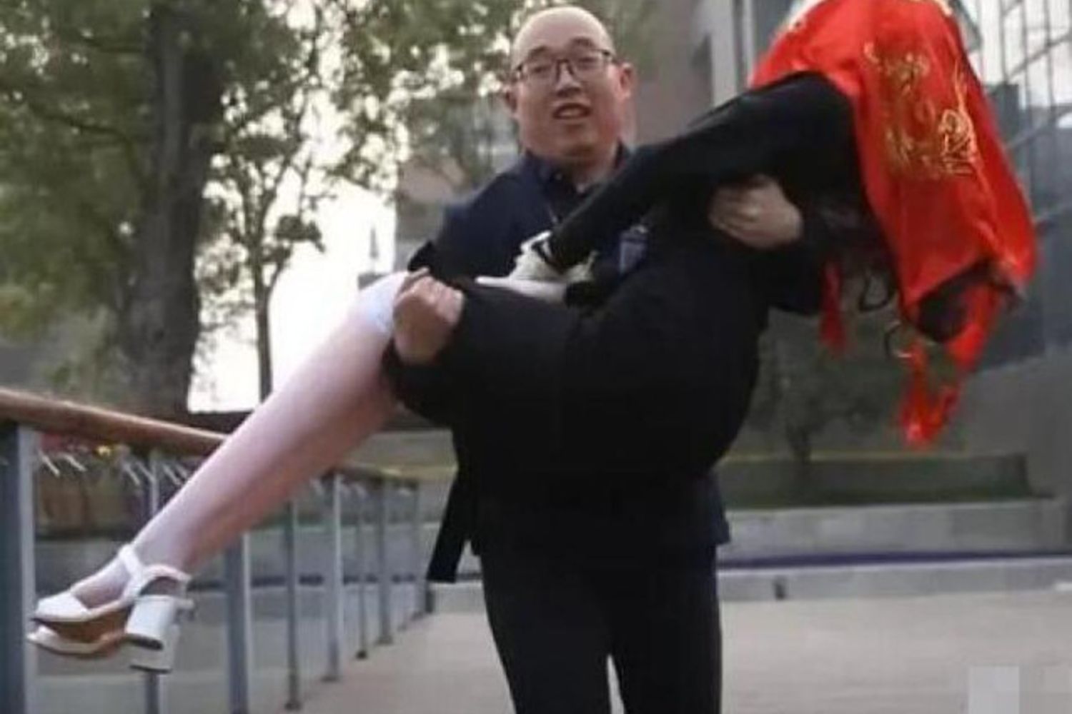 &nbsp; Zheng Jiaja l'ingeniere scapolo che ha spostato un robot