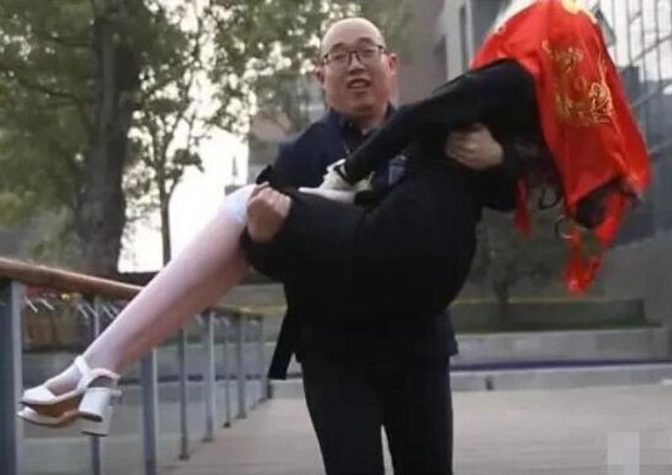 &nbsp; Zheng Jiaja l'ingeniere scapolo che ha spostato un robot