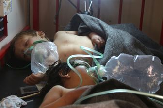 Attacco con gas tossico, il dramma della Siria in 10 foto (Afp) &nbsp;