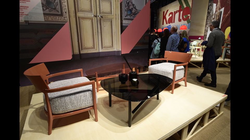 La poltrona 'Cara Mosshart', il tavolo 'Rae Orrgray' e la console 'TopTop' del designer francese Philippe Starck per Kartell (Afp)&nbsp;