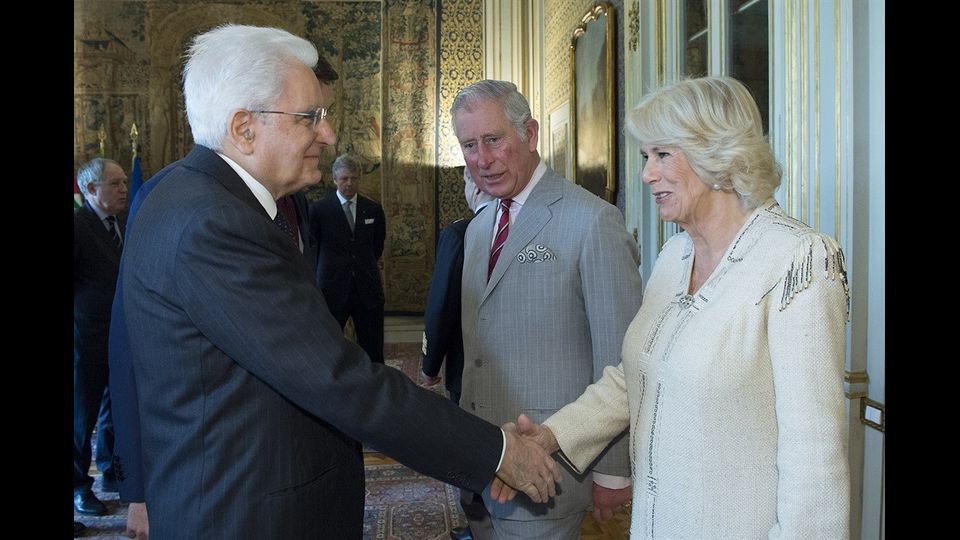 Il Presidente della Repubblica, Sergio Mattarella, ha ricevuto questa mattina al Quirinale le Loro Altezze Reali Carlo, Principe di Galles, e Camilla, Duchessa di Cornovaglia. (foto quirinale.it)&nbsp;
