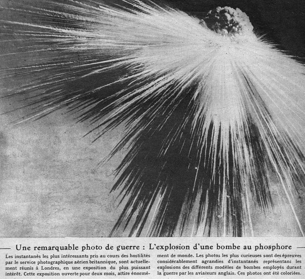 &nbsp;L'esplosione di una bomba al fosforo bianco in una foto d'archivio (Afp)