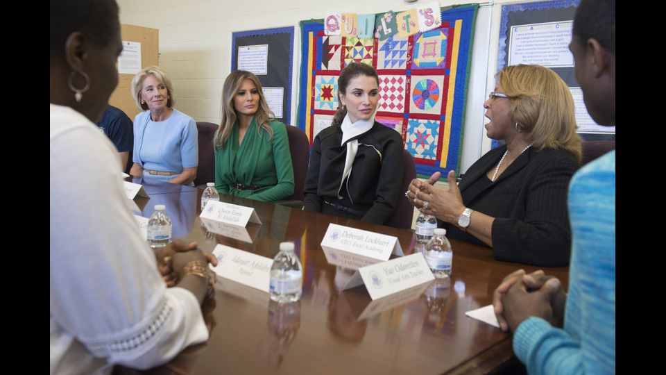 Tutte e tre si sono riunite anche con docenti e genitori degli alunni e hanno assistito a una lezione di arte e a un'altra di scienza.&nbsp;(Afp)