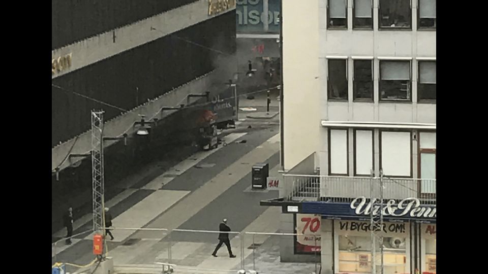 &nbsp;Camion contro folla a Stoccolma, morti e feriti (Afp)