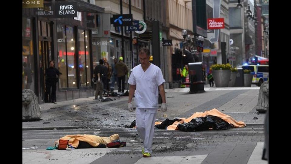 &nbsp;Camion contro folla a Stoccolma, morti e feriti (Fonte&nbsp;Aftonbladet)
