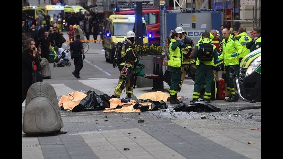 &nbsp;Camion contro folla a Stoccolma, morti e feriti (Fonte&nbsp;Aftonbladet)