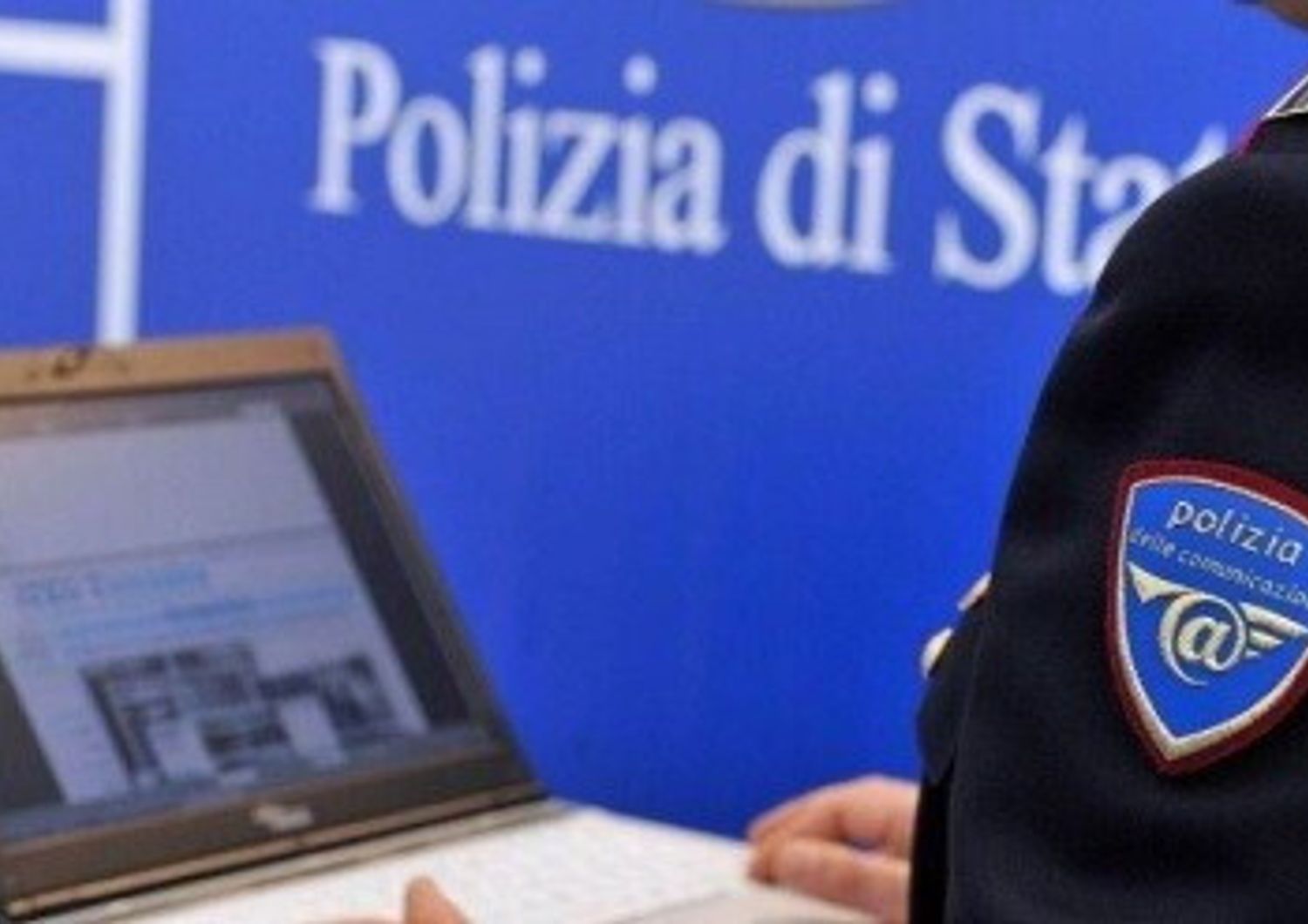 PEDOFILI ON LINE E CYBERBULLI - La lotta alla pedopornografia online, coordinata dal Cncpo (Centro nazionale per il contrasto della pedopornografia on line) ha fatto registrare 52 arresti, 467 denunce, 434 perquisizioni, 172.379 Gb di materiale informatico sequestrati e 322 casi di adescamento di minori sul web. Stabile il numero dei casi di prepotenza online tra minori: 236 le denunce per cyberbullismo e 31 i minori autori di reati online denunciati, con un aumento dei ragazzi che producono e diffondono immagini sessuali proprie e di coetanei.