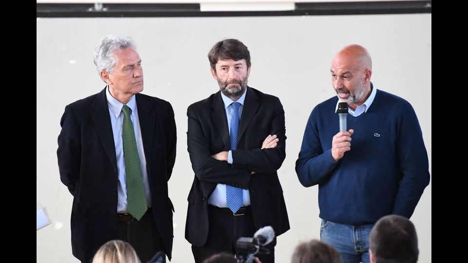 Le apparecchiature installate presso il palazzetto saranno poi trasferite nel nuovo Cinema di Amatrice una volta ultimato.La sala sar&agrave; programmata, per i primi mesi, dai prodotti Rai Cinema e 01, in rappresentanza della quale all'inaugurazione di domani sar&agrave; presente l'amministratore delegato di Rai Cinema Paolo Del Brocco. In seguito anche le altre distribuzioni e produzioni metteranno a disposizione i loro film.