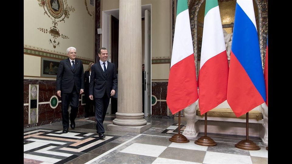 &nbsp;Nel primo dei suoi tre giorni di visita, il Capo dello Stato vedr&agrave; oggi il capo di governo russo Dmitri Medvedev, con cui discutera' di cooperazione economica e culturale, e poi Vladimir Putin, col quale &egrave; in programma - fa sapere il Cremlino - &quot;uno scambio di opinioni su questioni chiave delle relazioni russo-italiane e sui temi dell'agenda internazionale&quot;