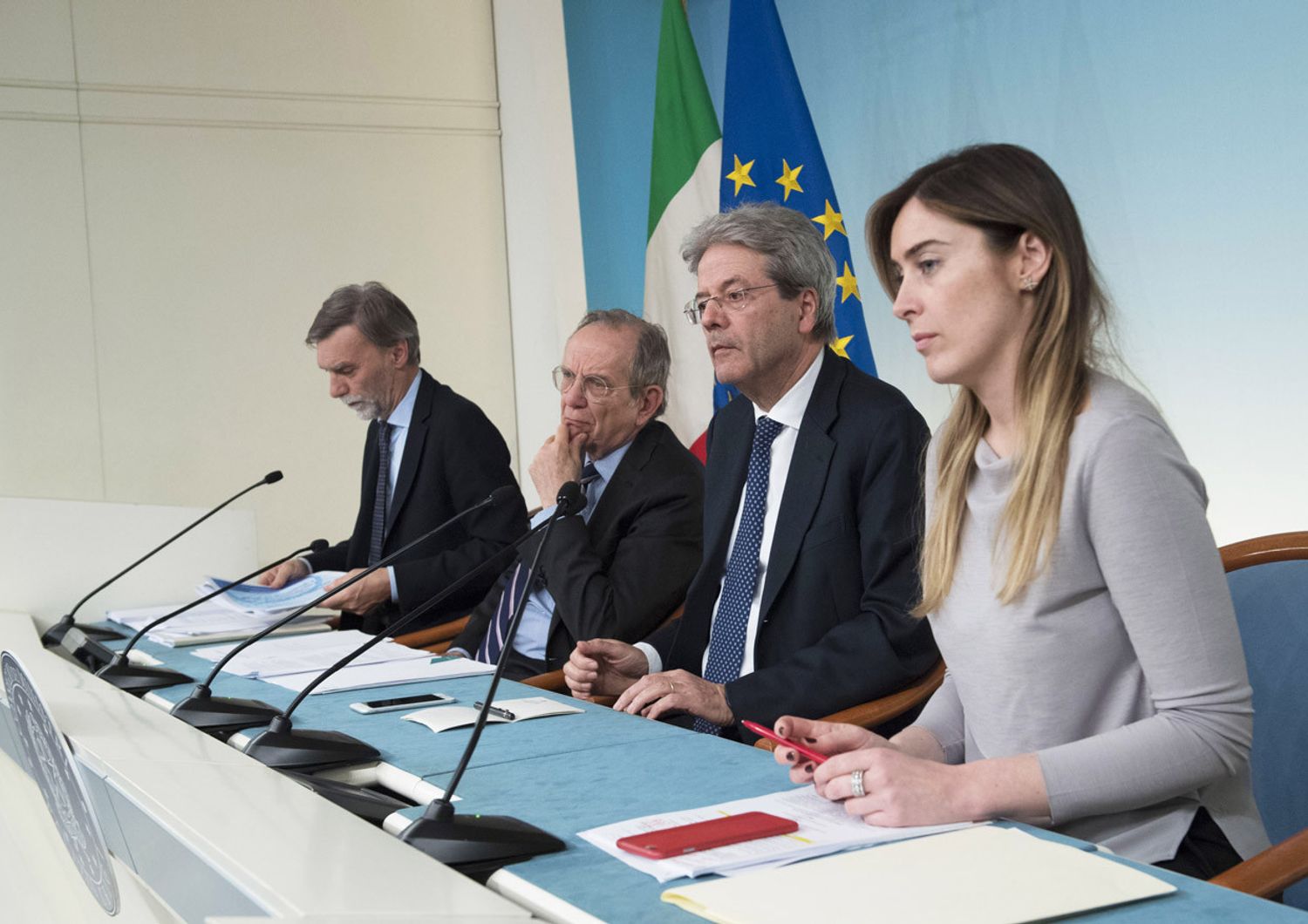 &nbsp;Graziano Delrio, Pier Carlo Padoan, Paolo Gentiloni e Maria Elena Boschi