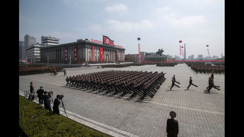 Un momento della Parata a Pyongyang - Qui una scheda&nbsp;sull'arsenale segreto nord coreano (Afp)&nbsp;