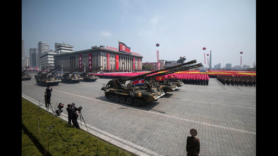 Molti analisti danno per imminente un nuovo test nucleare nord-coreano, che sarebbe il sesto dal 2006, e per giorni hanno indicato nella data di oggi uno dei momenti piu' probabili per l'esperimento, non avvenuto. Nel calendario di Pyongyang ci sono, pero', altre date sensibili (segue)