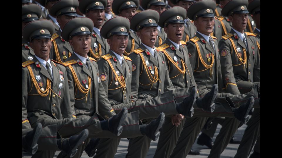 A cominciare dal 25 aprile, anniversario della fondazione dell'esercito, che continuano a destare preoccupazioni (segue).&nbsp;