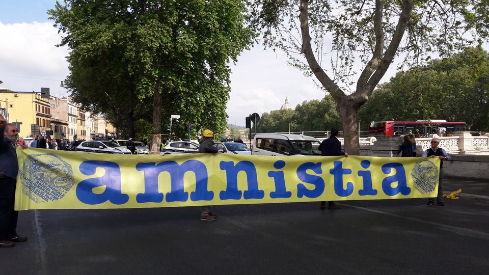 &quot;La marcia non &egrave; una tradizione pasquale ma &egrave; la dimostrazione della cocciutaggine dei radicali&quot;, ha sottolineato Emma Bonino , &quot;&egrave; da tanti anni che facciamo questa battaglia, ma siamo abituati a essere cocciuti. La gravit&agrave; della situazione delle carceri non pu&ograve; essere taciuta&quot;&nbsp;