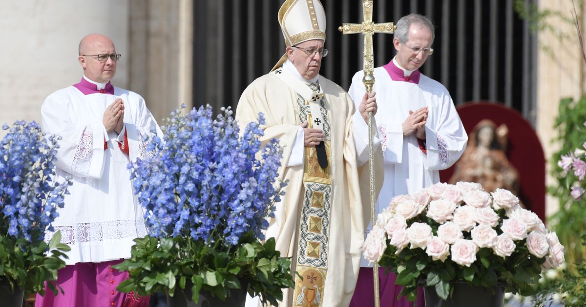 La Messa di Pasqua di Papa Francesco in 14 immagini