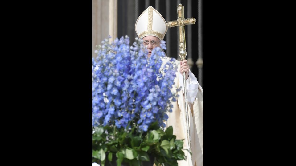 &quot;Il Signore risorto, che non cessa di colmare il continente europeo della sua benedizione, doni speranza - ha chiesto Francesco nel messaggio di Pasqua - a quanti attraversano momenti di crisi e difficolt&agrave;, specialmente a causa della grande mancanza di lavoro soprattutto per i giovani&quot;.&nbsp;(foto&nbsp;AFP)