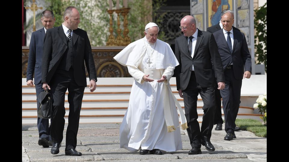 &nbsp;La messa di Pasqua di Papa Francesco in un mare di fiori olandesi (foto&nbsp;AFP)
