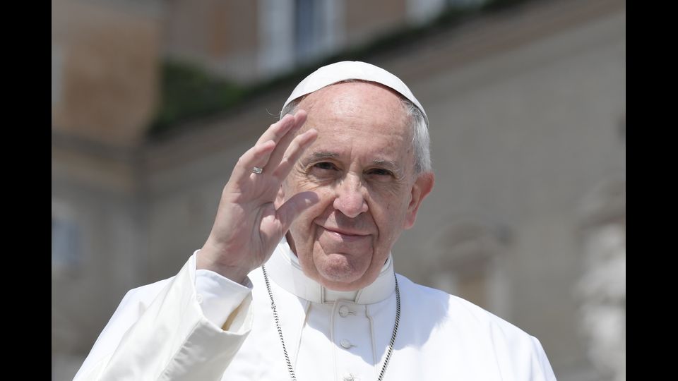 &nbsp;La messa di Pasqua di Papa Francesco in un mare di fiori olandesi (foto&nbsp;AFP)