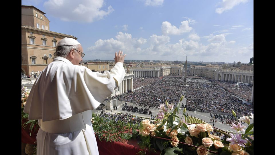 &nbsp;La messa di Pasqua di Papa Francesco in un mare di fiori olandesi (foto&nbsp;AFP)