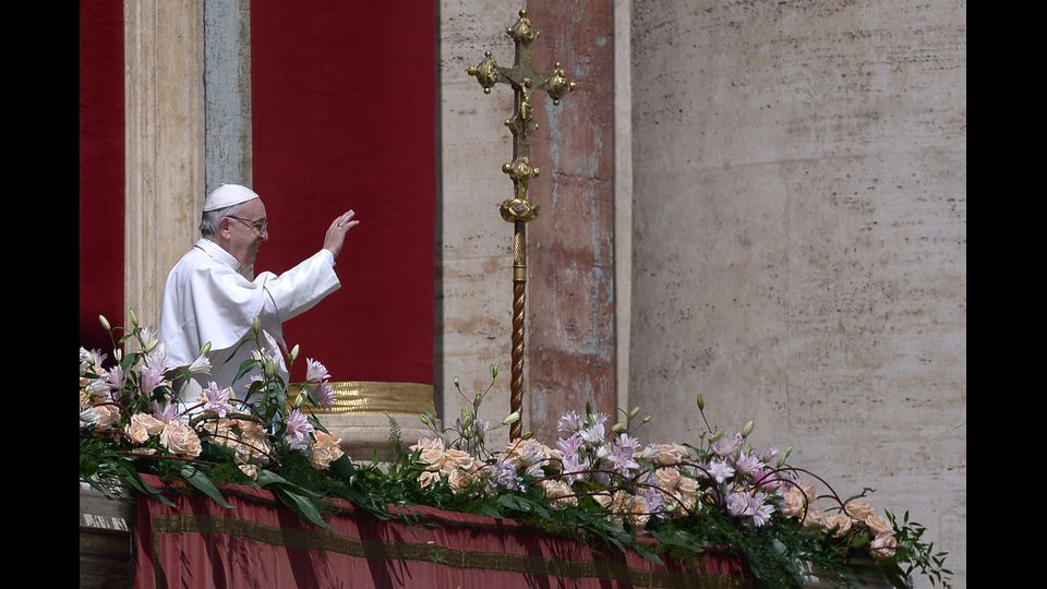 &nbsp;La messa di Pasqua di Papa Francesco in un mare di fiori olandesi (foto&nbsp;AFP)