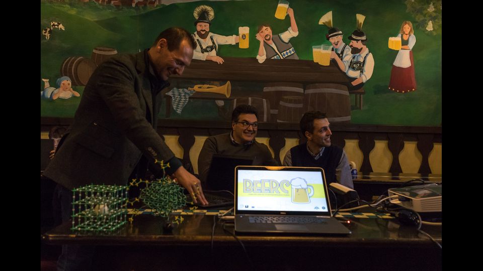 E non passano il tempo solo in laboratorio, ma anche in birreria. Il reclutamento, come avviene negli Stati Uniti &egrave; affidato ad un panel internazionale di selezionatori che, dopo quattro o cinque anni, &egrave; chiamato a valutare i risultati.&nbsp;