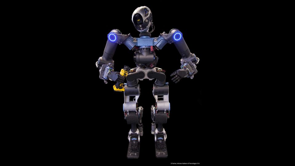 I numeri parlano di 96 milioni di finanziamento pubblico per 1.550 lavoratori. Nonostante l'esiguit&agrave; degli stanziamenti, ai quali occorre aggiungere una quota di fondi privati che quest'anno si aggirano intorno a 36 milioni, la fondazione creata nel 2003 - la costruzione dei laboratori dell'Iit &egrave; iniziata nel 2006 e si &egrave; conclusa nel 2009 - adempie alla 'mission' istituzionale di &quot;promuovere l'eccellenza nella ricerca di base e in quella applicata e di favorire lo sviluppo del sistema economico nazionale&quot;.