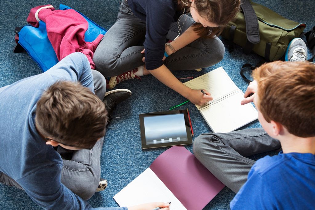 Ragazzi in una scuola - foto Afp