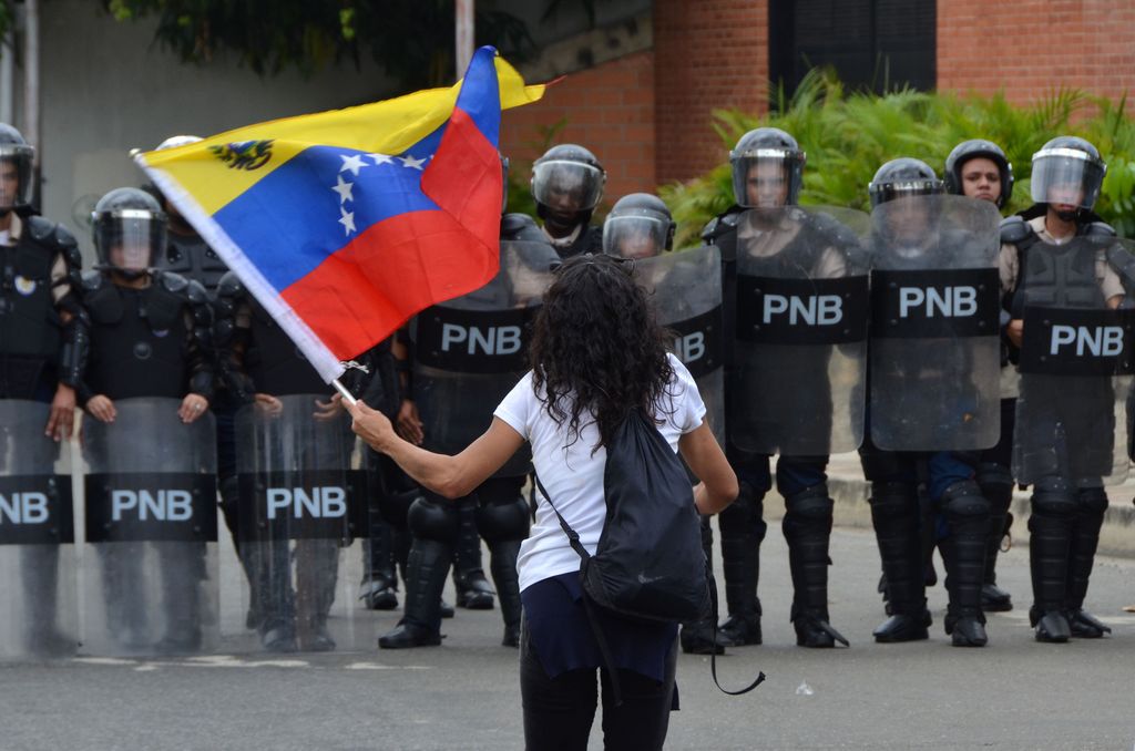 Manifestante protesta contro Maduro. (foto Afp)&nbsp;